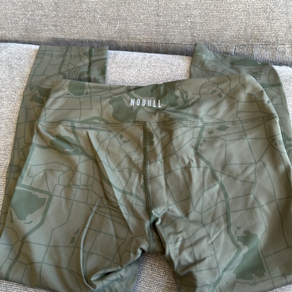 NoBull crop legging. Low rise. Madison print in army green - Picture 2 of 3